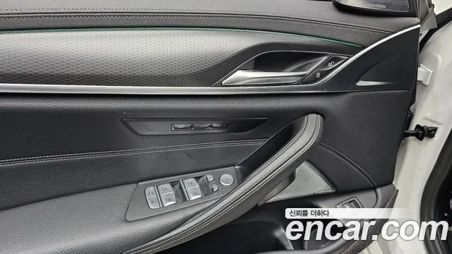 BMW 5 Series G30 — Фото автомобиля 29