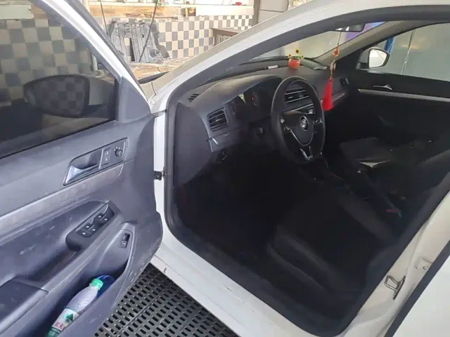 Volkswagen Lavida — Фото автомобиля 15