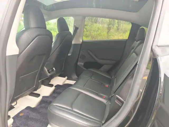 Tesla Model Y — Фото автомобиля 30