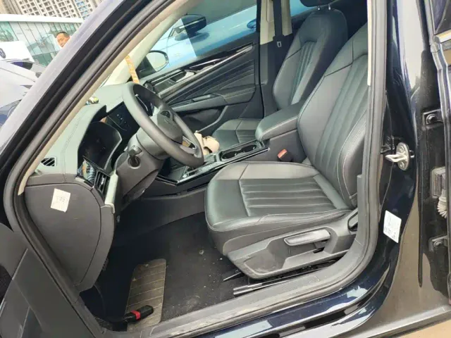Volkswagen Passat — Фото автомобиля 14