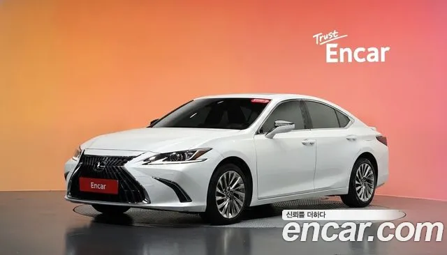 Фотография автомобиля — Lexus ES 7th Gen