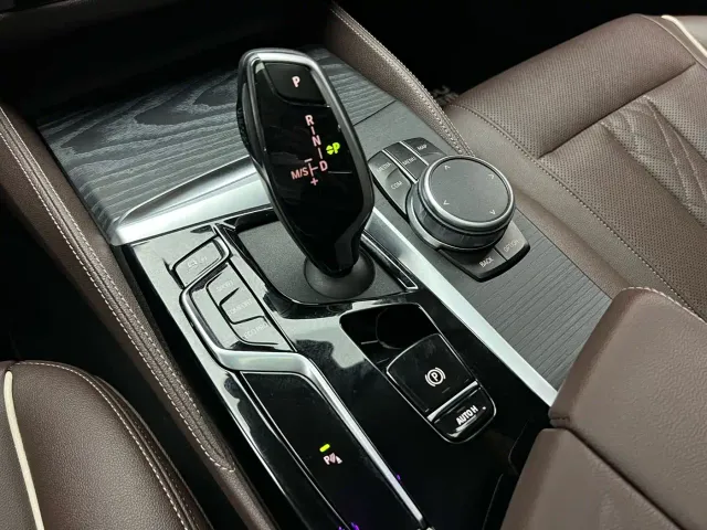 BMW 5 Series — Фото автомобиля 15