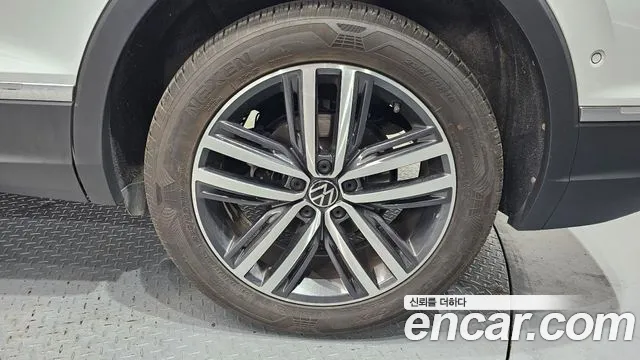 Volkswagen Tiguan — Фото автомобиля 21
