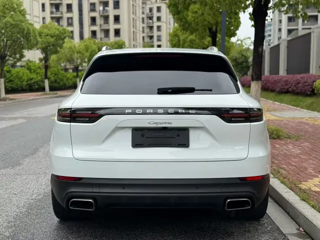 Porsche Cayenne — Фото автомобиля 12