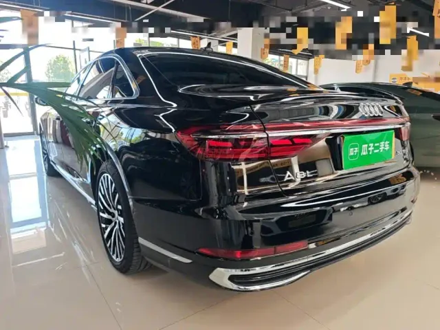 Audi A8 — Фото автомобиля 4