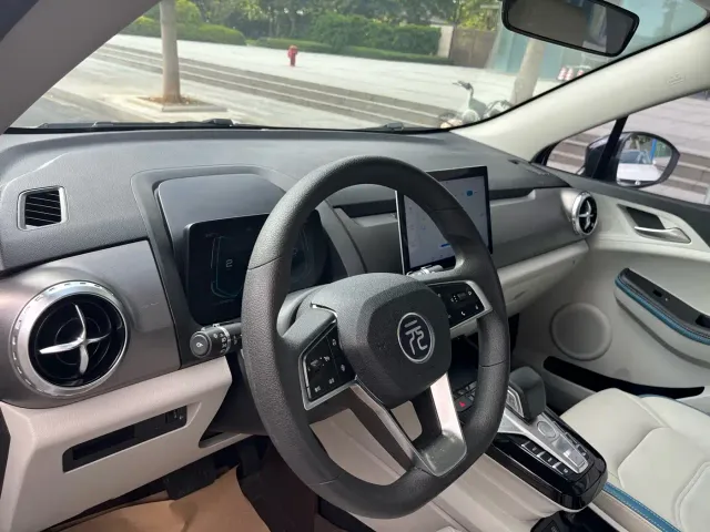 BYD Yuan Pro — Фото автомобиля 11