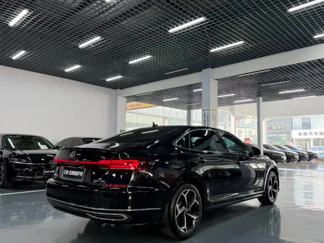 Volkswagen Passat — Фото автомобиля 5