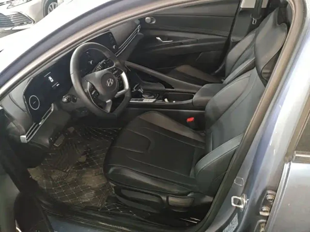 Hyundai Elantra — Фото автомобиля 14