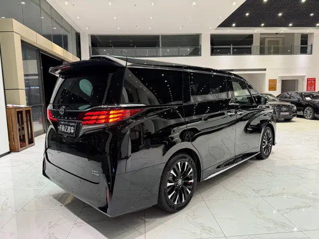 Toyota Alphard — Фото автомобиля 15