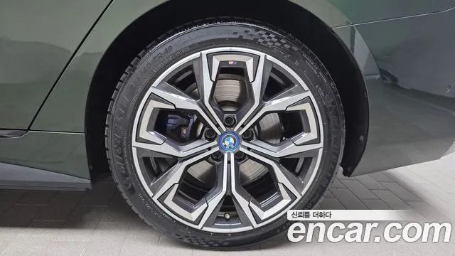 BMW i4 — Фото автомобиля 6