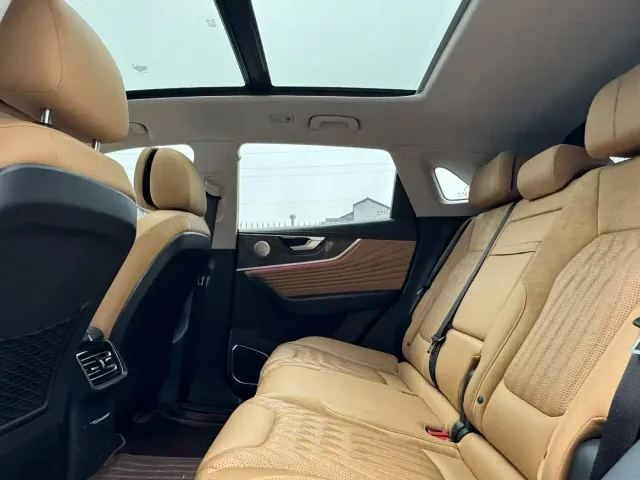 Hongqi HS5 — Фото автомобиля 4