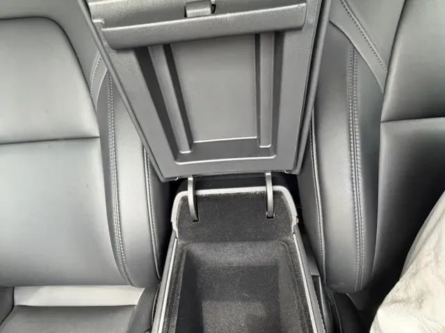 Tesla Model Y — Фото автомобиля 18