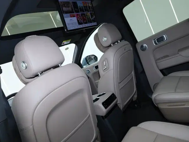 Li Auto L8 — Фото автомобиля 27