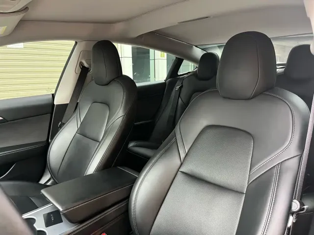 Tesla Model 3 — Фото автомобиля 8
