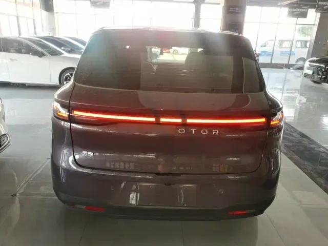 Leapmotor B10 — Фото автомобиля 5