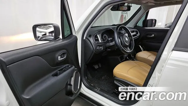 Jeep Renegade — Фото автомобиля 10