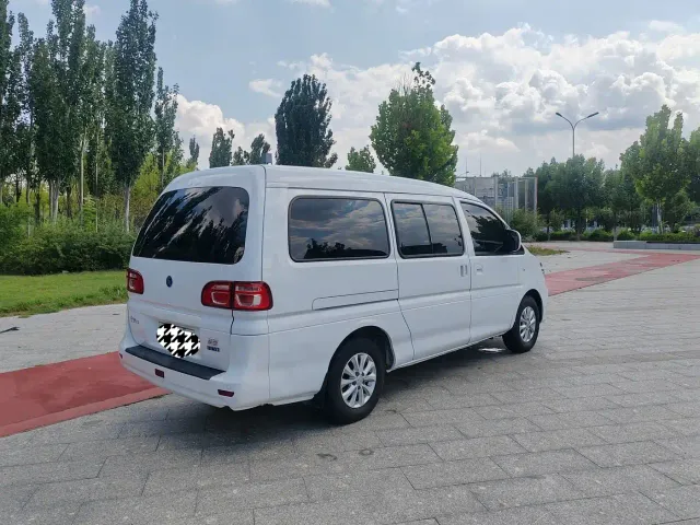 Forthing Lingzhi — Фото автомобиля 4