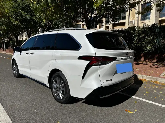 Toyota Sienna — Фото автомобиля 5