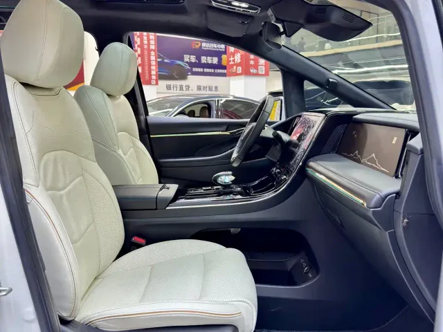 GAC Trumpchi M8 — Фото автомобиля 5