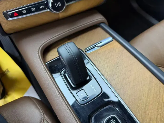 Volvo XC90 — Фото автомобиля 5