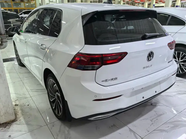 Volkswagen Golf — Фото автомобиля 4