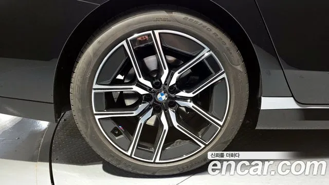 BMW 7-Series 7 серия (G70) 740i sDrive M Sport — Фото автомобиля 27