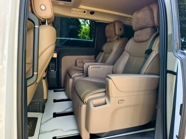 Li Auto MEGA — Фото автомобиля 12