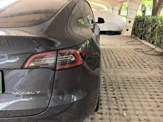 Tesla Model Y — Фото автомобиля 7
