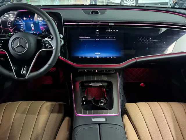 Mercedes-Benz E-Class — Фото автомобиля 11