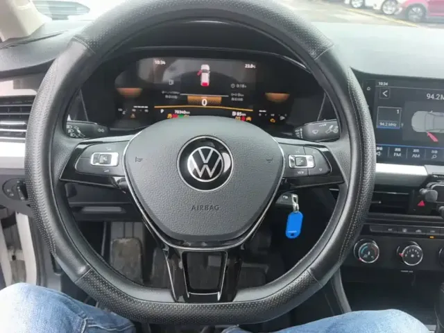 Volkswagen Lavida — Фото автомобиля 10