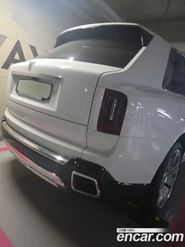 Rolls-Royce Cullinan — Фото автомобиля 2
