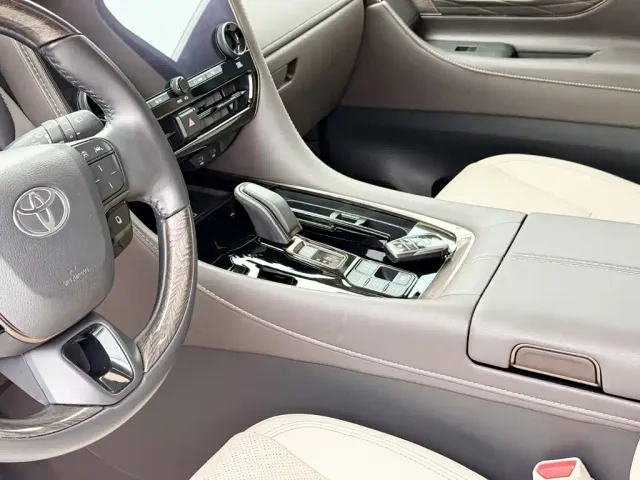Toyota Alphard — Фото автомобиля 4