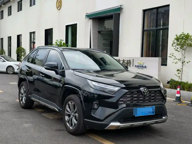 Toyota RAV4 — Фото автомобиля 3