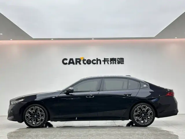 BMW 5 Series — Фото автомобиля 2