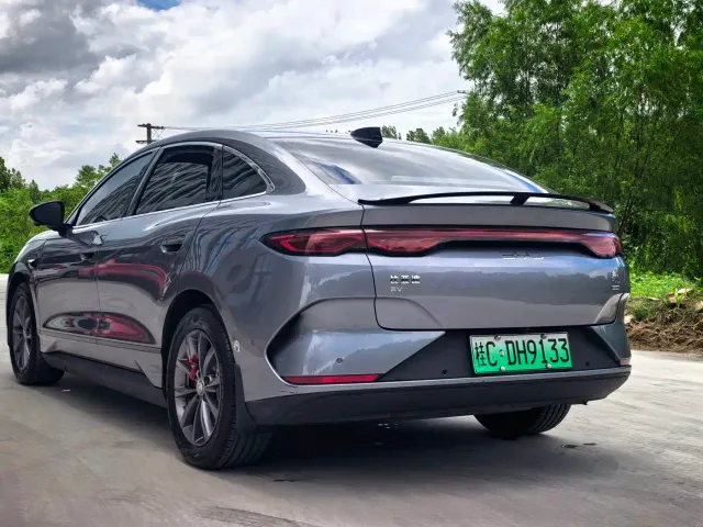BYD Qin L — Фото автомобиля 10