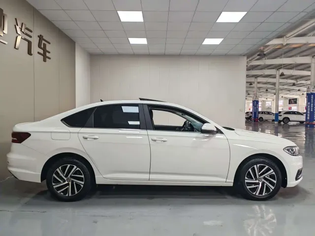 Volkswagen Lavida — Фото автомобиля 8