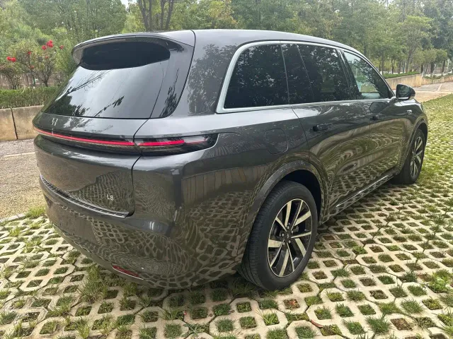 Li Auto L8 — Фото автомобиля 11