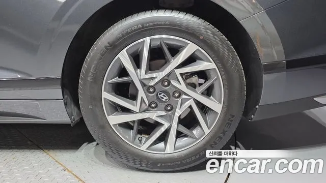 Hyundai Grandeur Grandeur (GN7) 2.5 Бензин 2WD — Фото автомобиля 21