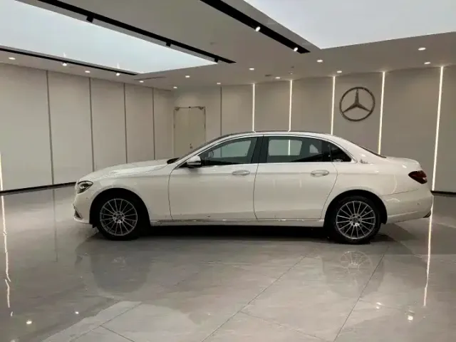 Mercedes-Benz E-Class — Фото автомобиля 4