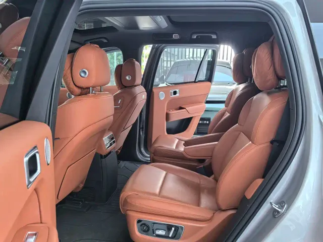 Li Auto L9 — Фото автомобиля 10