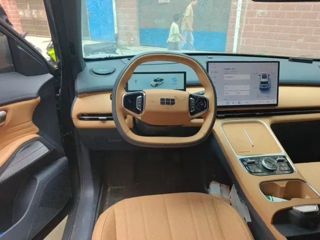 Geely Galaxy Starship 7 EM-i — Фото автомобиля 11