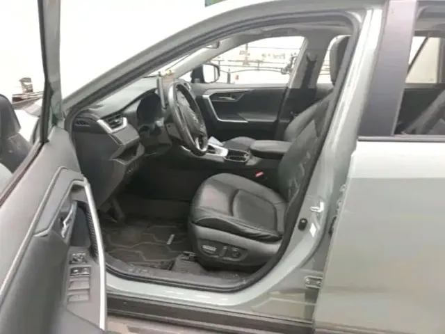 Toyota RAV4 — Фото автомобиля 4