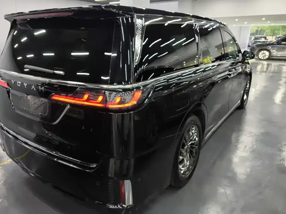 Voyah Auto Voyah Dreamer 2022 Low-carbon Dream+Smart Package — Фото автомобиля 3