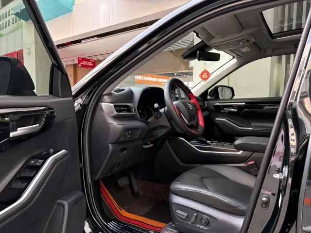 Toyota Highlander — Фото автомобиля 4