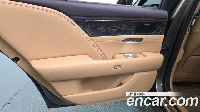 Genesis G90 Бензин 3.5 турбо AWD — Фото автомобиля 23
