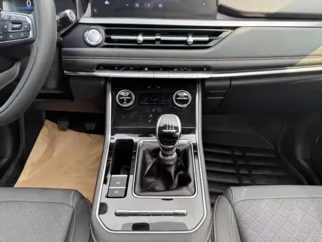 Chery Tiggo 8 — Фото автомобиля 21