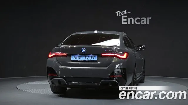 BMW i4 — Фото автомобиля 4