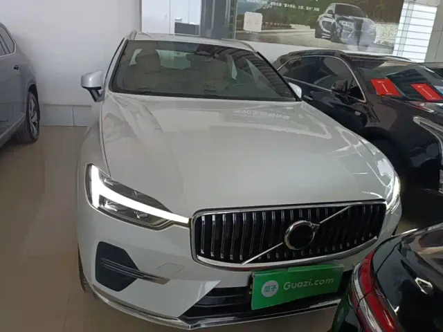Volvo XC60 — Фото автомобиля 2