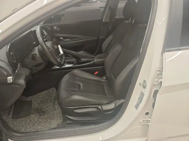 Hyundai Elantra — Фото автомобиля 10