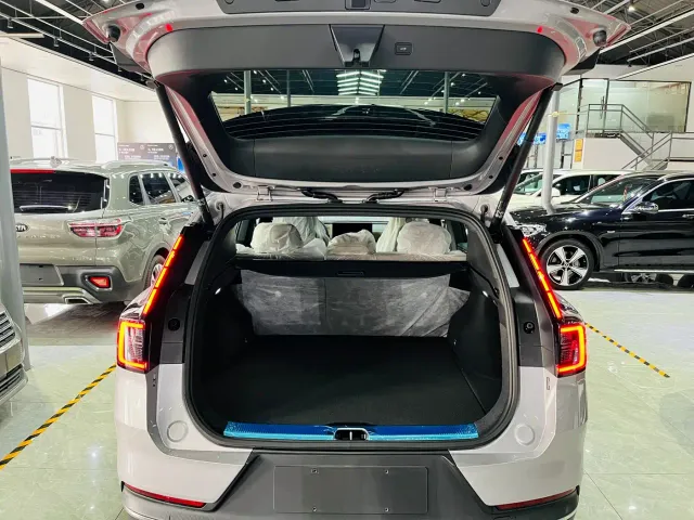 Volvo XC70 Plug-in Hybrid — Фото автомобиля 4
